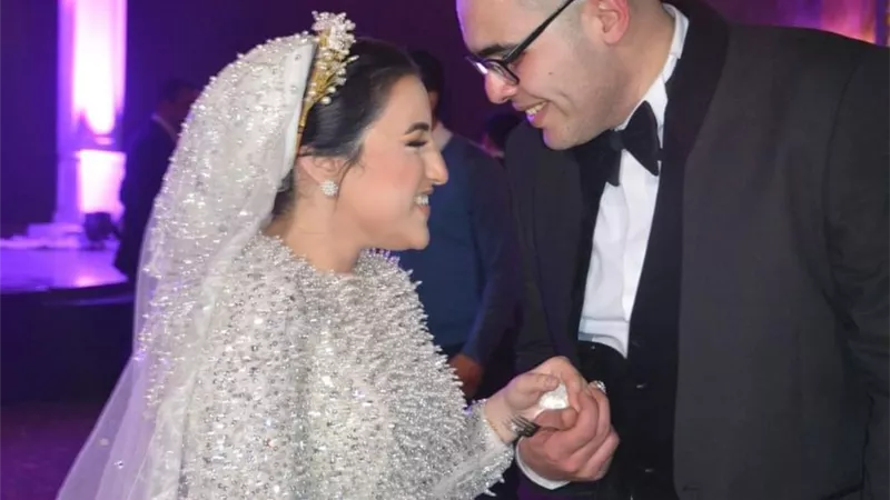 تهنئة بالزفاف .. شيرين وكريم في القفص الذهبى