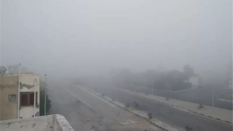 مدينة سفاجا تهيب بالمواطنين توخى الحذر أثناء السير بسبب الشبورة المائية