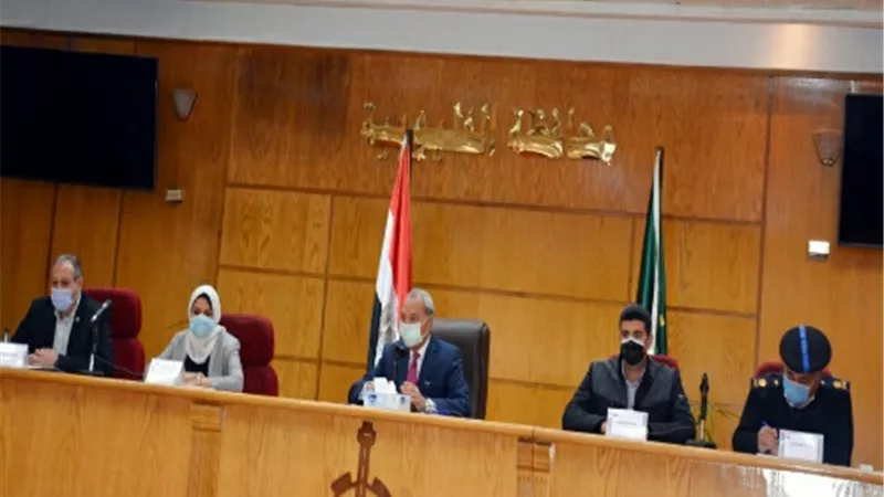 محافظ القليوبية يشدد على ضرورة التصدي بكل حزم لكافة صور التعديات
