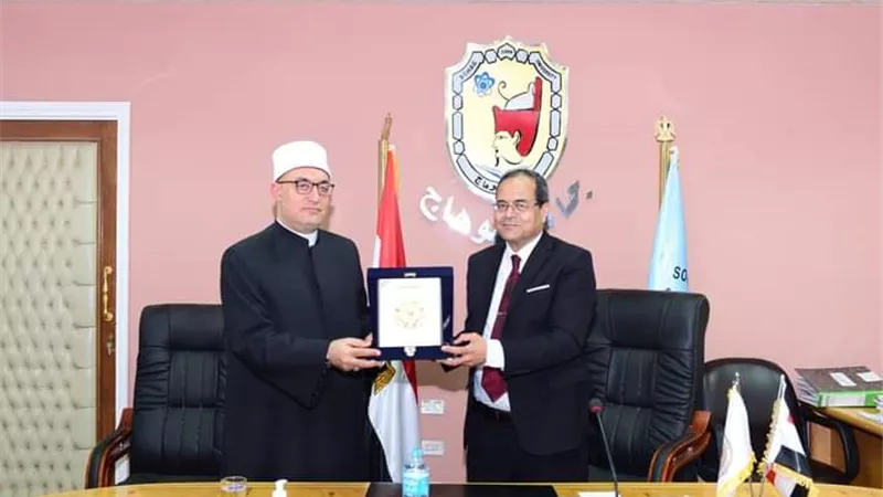 رئيس جامعة سوهاج يبحث سبل التعاون مع الأمين العام لمجمع البحوث الإسلامية