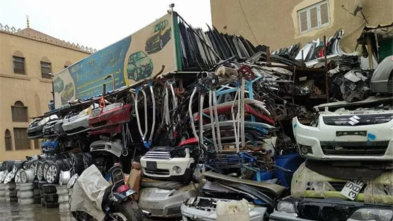 التموين تضبط قطع غيار سيارات مجهولة ودهانات منتهية الصلاحية في القاهرة