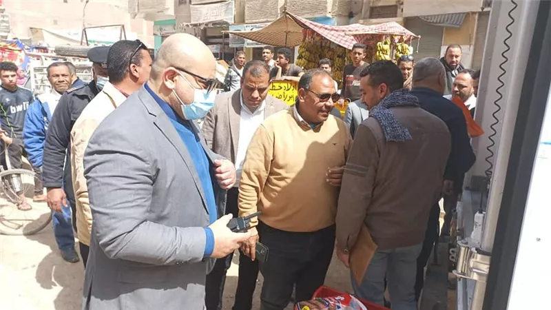 محافظ المنيا يتابع جهود الوحدات المحلية في الرقابة على السلع والمواد الغذائية