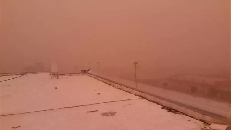 عاصفة ترابية فى سماء الأقصر وانخفاض مستوى الرؤية نسبيا