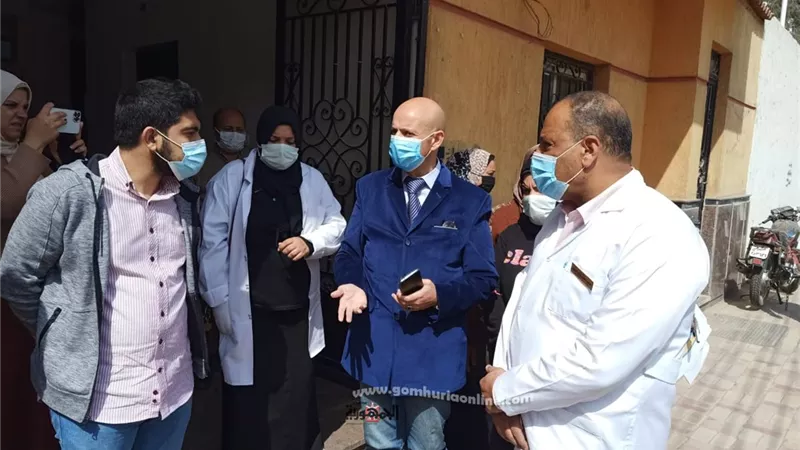 وكيل وزارة الصحة يتفقد تطعيم المواطنين بلقاح كورونا بمكتب صحة ثان الزقازيق