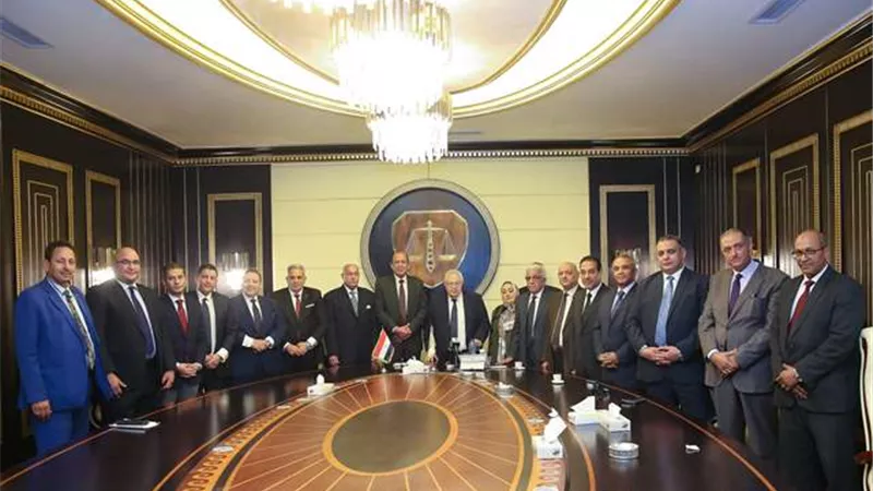 نقيب المحامين ووفد من النقابة العامة في زيارة إلى نادي القضاة