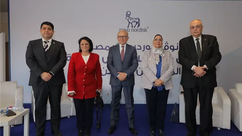 مؤتمر أمراض السمنة: التغذية الضارة والجلوس أمام النت فترات طويلة وراء زيادة الوزن