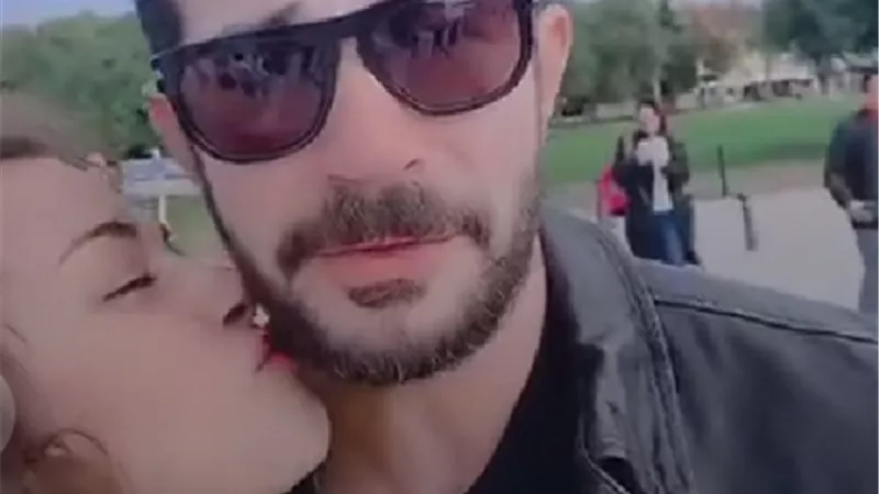 داليا مصطفى تنفى شائعة انفصالها بقبلة لزوجها شريف سلامة