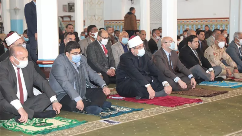 وزير الأوقاف يؤدي صلاة الجمعة بمسجد عمر بن عبدالعزيز في بني سويف ..صور