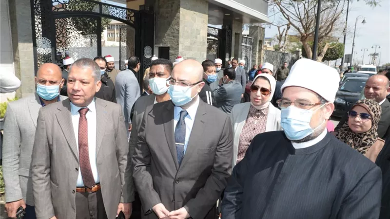 وزير الأوقاف ومحافظ بني سويف يوزعان 3 أطنان لحوم من صكوك الإطعام