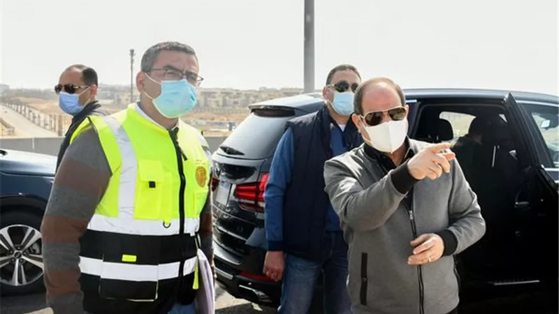 الرئيس السيسي يتفقد عدداً من الطرق والمحاور بالقاهرة الكبرى