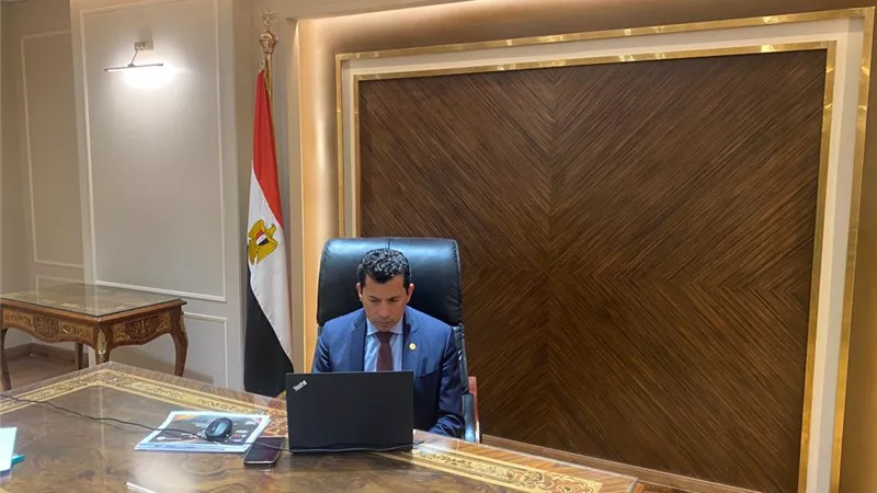 وزير الشباب يعقد اجتماعًا مع قيادات الوزارة بالحي الحكومي بالعاصمة الادارية عبر الفيديو كونفرانس