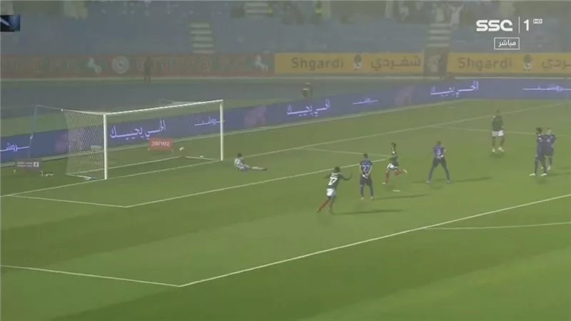 الإتفاق بعشرة لاعبين يهزم الأهلى .. ومصطفى فتحى يسجل الهدف الرابع له بالدورى السعودى