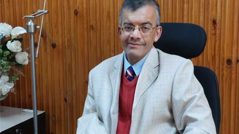 عميد كلية التربية بـ