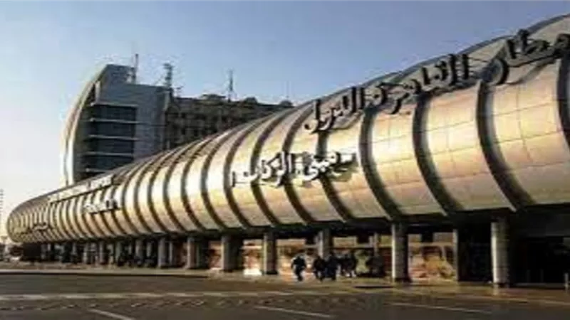 مطار القاهرة يستقبل طائرتين قادمتين من بولندا على متنهما 177 مصريا من العائدين من أوكرانيا