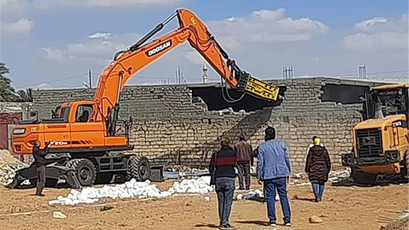 إزالات فورية للتعديات على الأراضي الزراعية بالإسماعيلية..صور
