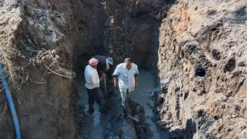 إصلاح كسر خط مياه بالتل الكبير في الإسماعيلية ..صور