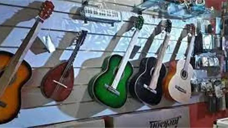 أقوم ببيع الآلات الموسيقية بكل أنواعها..فما حكم ذلك؟