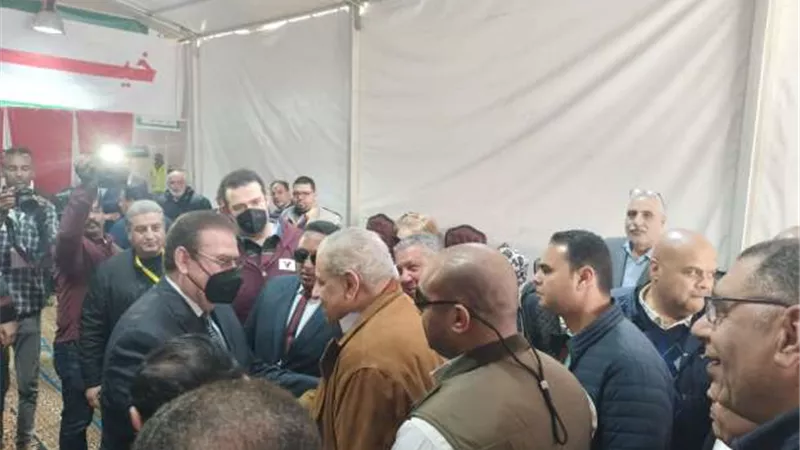 بالصور.. المهندس «إبراهيم محلب» يدلي بصوته في انتخابات نقابة المهندسين بالقاهرة