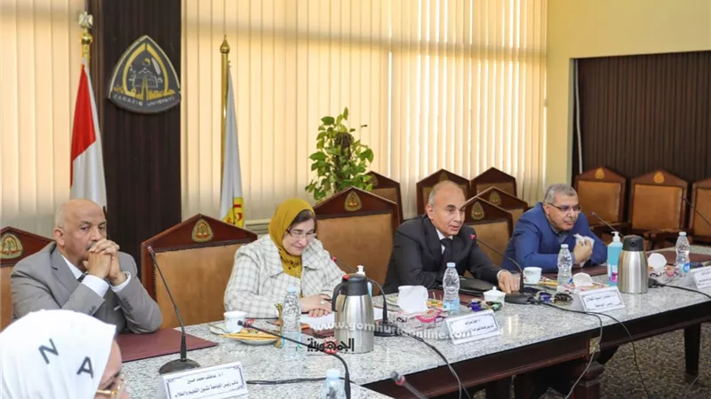 رئيس جامعة الزقازيق يجتمع بمجلس إدارة وحدة إدارة الازمات والكوارث بجلسته الأولى