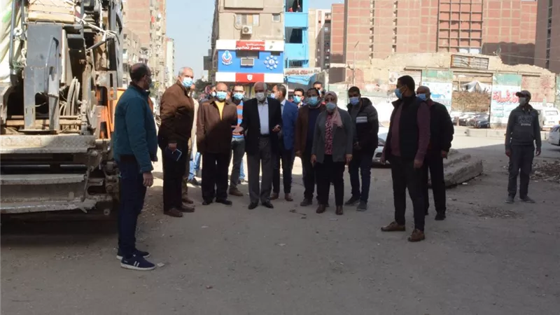 محافظ الجيزة يتابع ميدانياً أعمال تطوير وتوسعه ورصف شارع عثمان محرم بدءاً من شارع الهرم وحتي الطريق الدائري