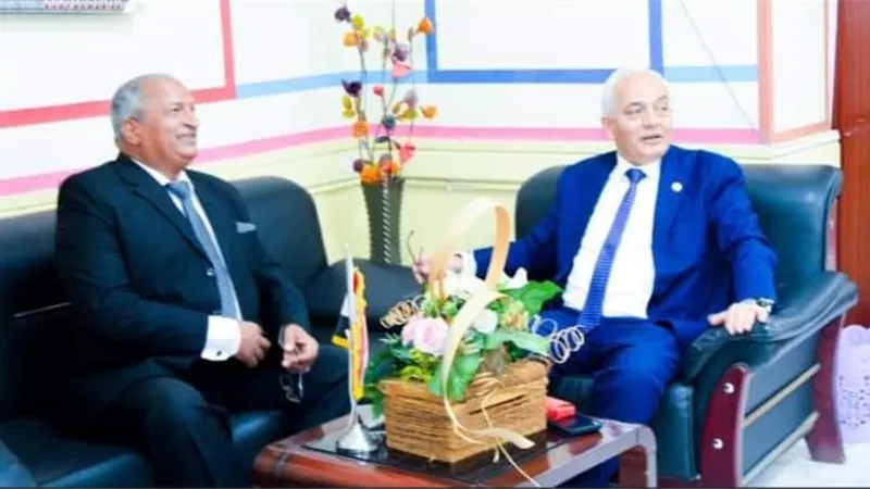 نائب وزير التعليم يطمئن على انتظام الدراسة وتدريب المعلمين ببنى سويف
