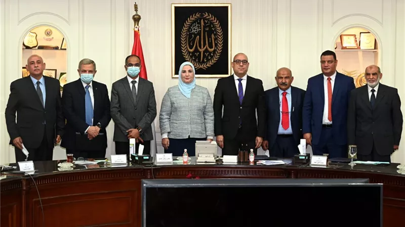 وزيرا الإسكان والتضامن الاجتماعى يشهدان توقيع بروتوكول لتوصيل المياه النظيفة للأسر الأولى بالرعاية
