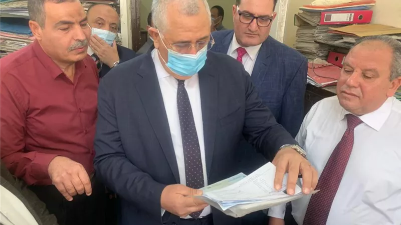وزير الزراعة يقوم بزيارة مفاجئة لهيئة التعمير والتنمية الزراعية