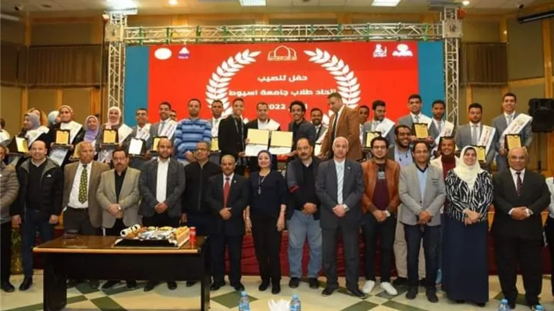 جامعة أسيوط تشهد انطلاق فعاليات المهرجان الفنى لتنصيب اتحاد طلاب الجامعة للعام الجامعى 2021/2022