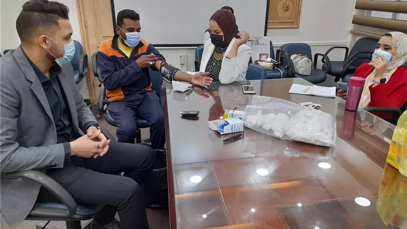 قياس الوزن والسكر والضغط في يوم صحى بالقابضة للمطارات