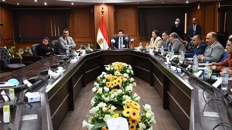 وزير الشباب يعلن تنفيذ دورى الأسرة.. ومعسكر 