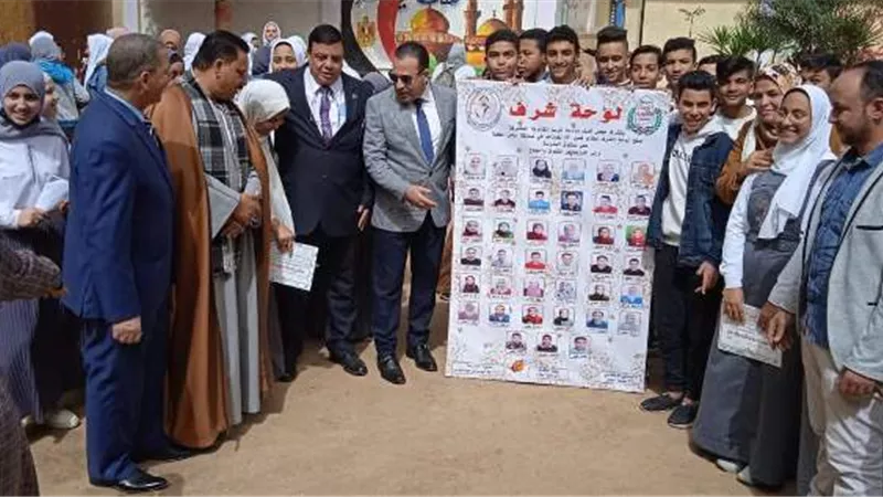 برلمانى يكرم المتفوقين بمدرسة ترسا الثانوية المشتركة.. بالصور