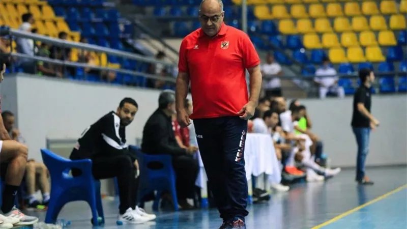 مدرب يد الأهلى يبلغ الأدارة بالرحيل .. تعرف على السبب