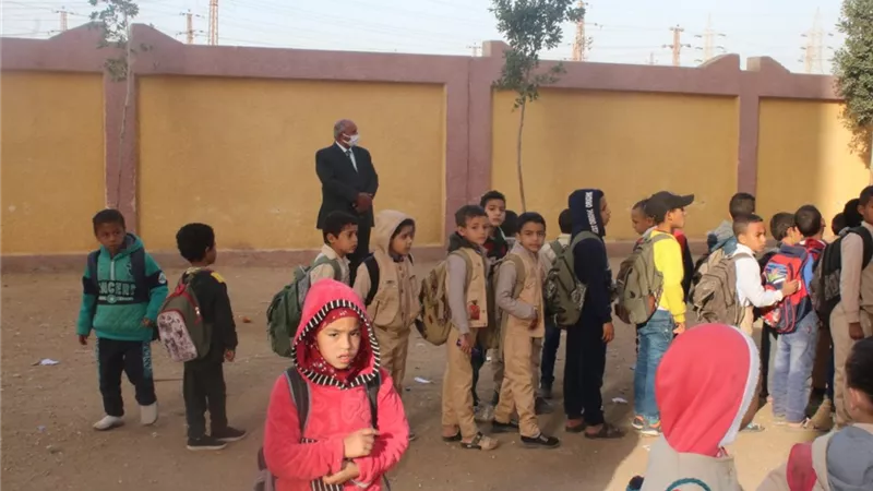 إلغاء تكليف وإحالة مديري مدرسة و11 معلماً للتحقيق فى ببا