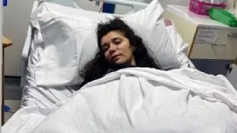 غادة عادل تغادر مستشفى لندن بـ قرار تعهد