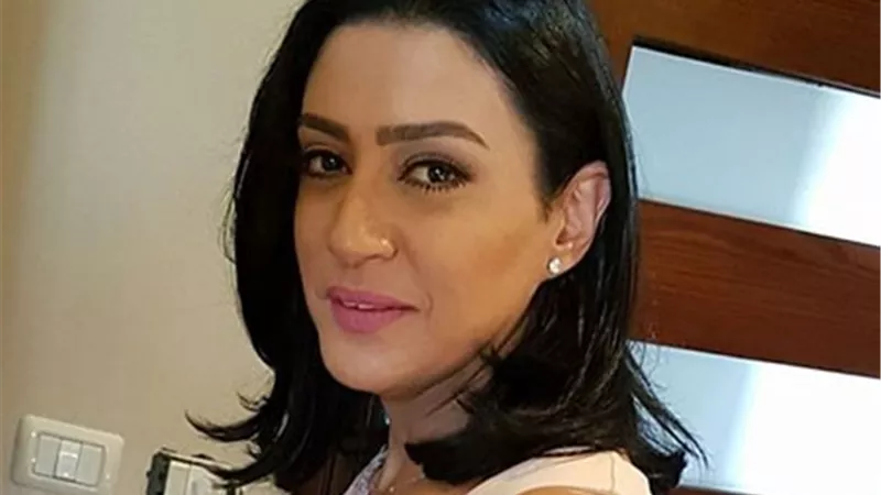 وفاء صادق تداعب متابعيها من كواليس 