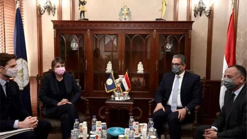 وزير السياحة يلتقي رئيس متحف اللوفر