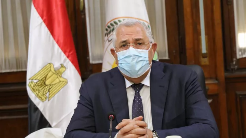وزير الزراعة يبحث مع قيادات الوزارة جهود تنمية الثروة الحيوانية والسمكية والداجنة والاعلاف