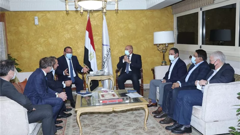 وزير النقل يجتمع مع تحالف فينسي الفرنسية لمتابعة معدلات تنفيذ المرحلة الثالثة للخط الثالث للمترو