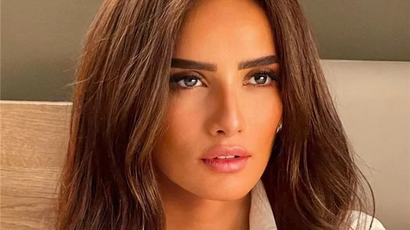 زينة توجه رسالة لجمهورها عن 