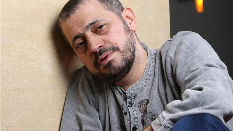 جورج وسوف على كرسي متحرك وسط الجمهور.. صور