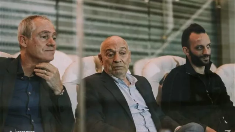 جماهير الزمالك تهتف لفيريرا بإستاد القاهرة