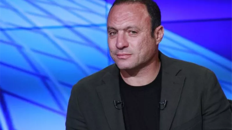 نجم منتخب مصر السابق: كارتيرون كان مشتتا واهتم بعلاقة اللاعبين على حساب الرؤية الفنية.. فيديو