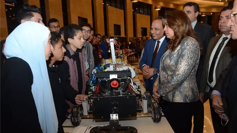 جامعة ٦ أكتوبر تحصد المركز الأول فى مسابقة كاسحات الألغام..صور