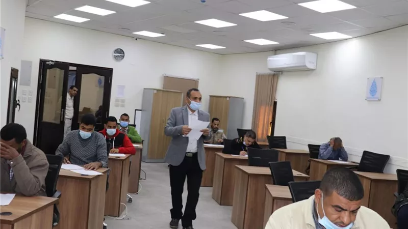 ٧٢٩ موظف بتخصصات مختلفة فى اختبارات المسار الوظيفى بمركز تدريب مياه أسيوط