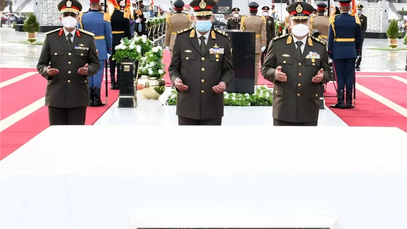 الرئيس السيسى ينيب الفريق أول محمد زكى لوضع إكليل الزهور على النصب التذكارى لشهداء القوات المسلحة