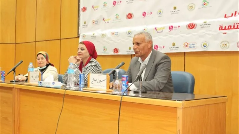 نائب رئيس جامعة أسيوط تشهد احتفالية باليوم العالمي للمرأة.. بالصور