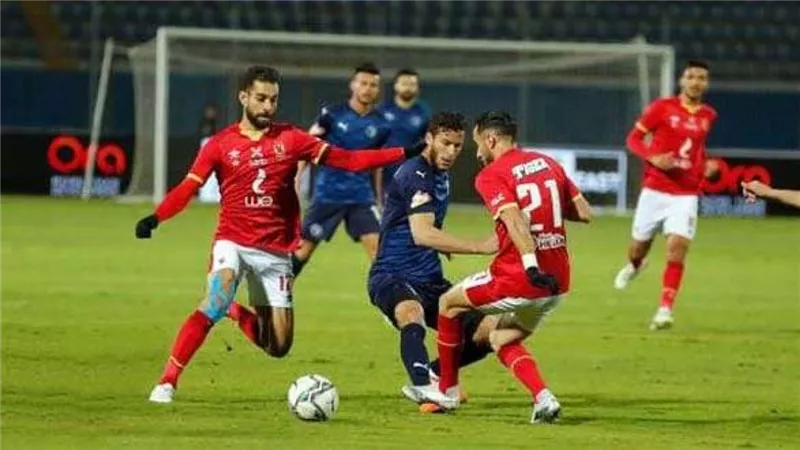 تعرف على معلق مباراة الأهلى وبيراميدز الليلة