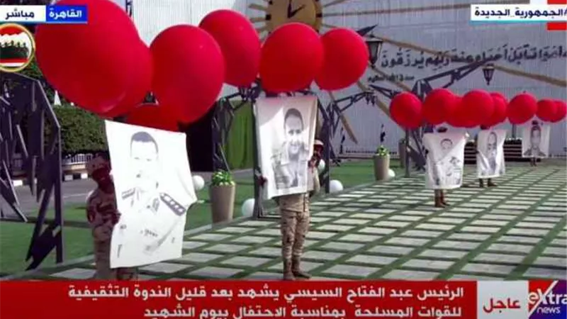 صور الشهداء تزين قاعة المنارة خلال احتفالات يوم الشهيد