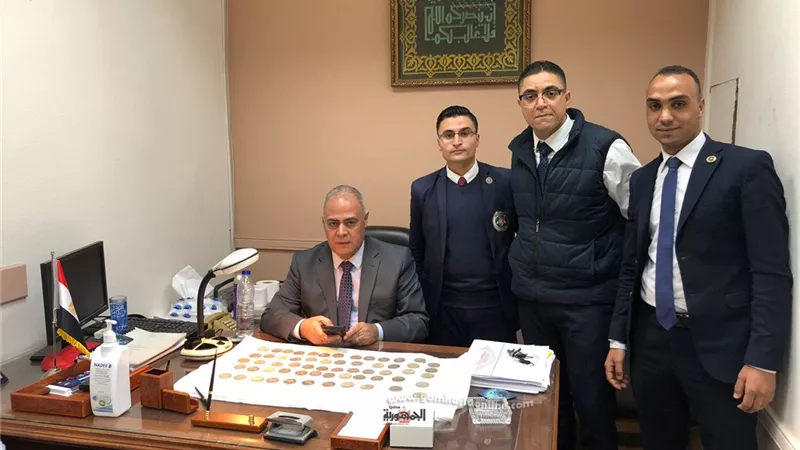 جمارك مطار القاهرة تضبط محاولة تهريب عدد من العملات المعدنية الأثرية