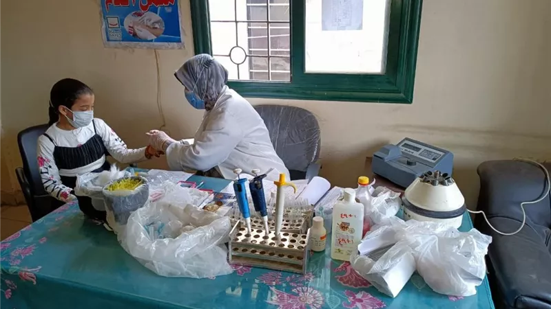 صحة المنيا تقدم الخدمات الطبية والعلاجية لـ 2192 مواطن بقرية تندة بمركز ملوى